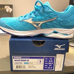 Mizuno tennis shoes